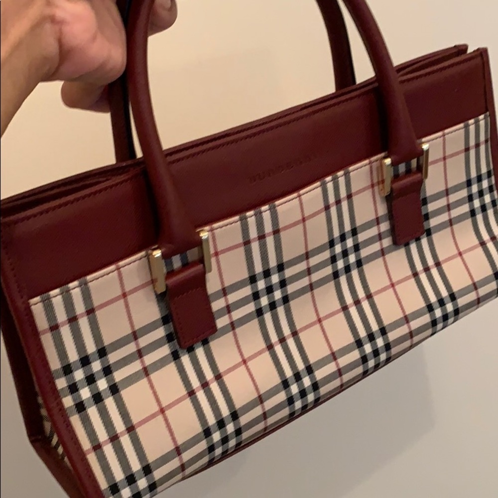Burberry Handbag 👜